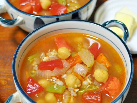 ひよこ豆と野菜がたっぷり♪食べる三十雑穀スープ